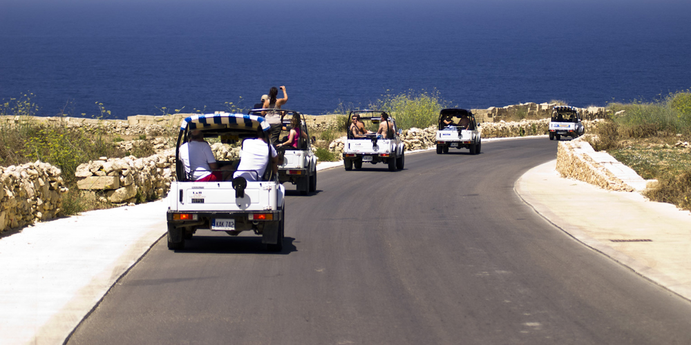 foto con jeep  e mare Incentivazione Speciale Subagenti e Produttori 