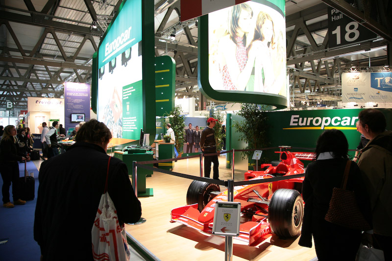 foto con ferrari stand Europcar mostra bit